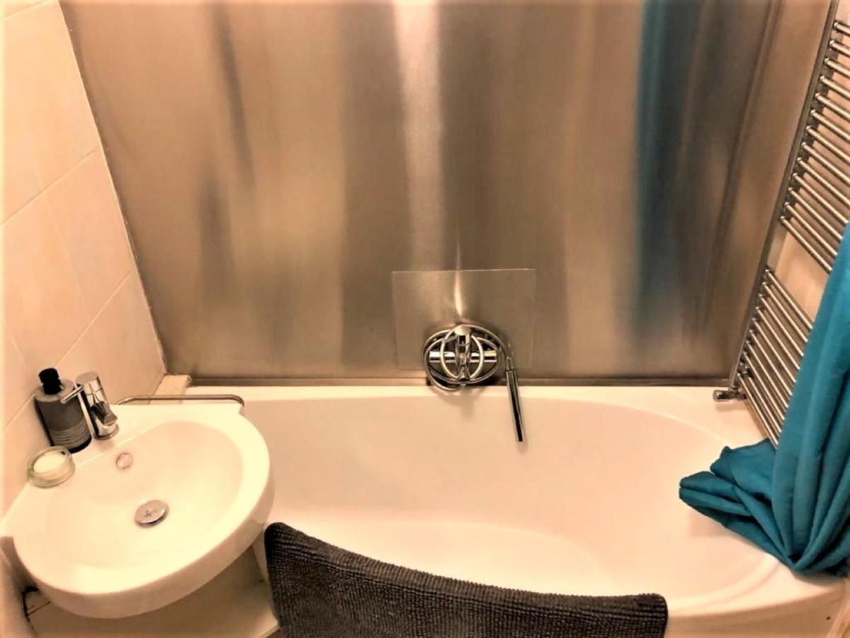 Splendid 1 Bedroom Flat + Terrace ลอนดอน ภายนอก รูปภาพ