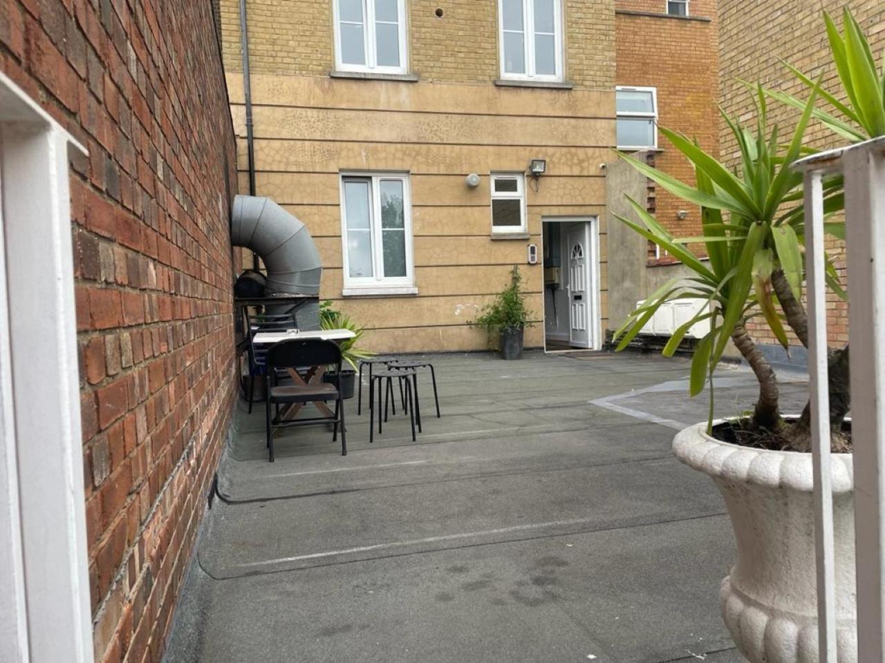 Splendid 1 Bedroom Flat + Terrace ลอนดอน ภายนอก รูปภาพ